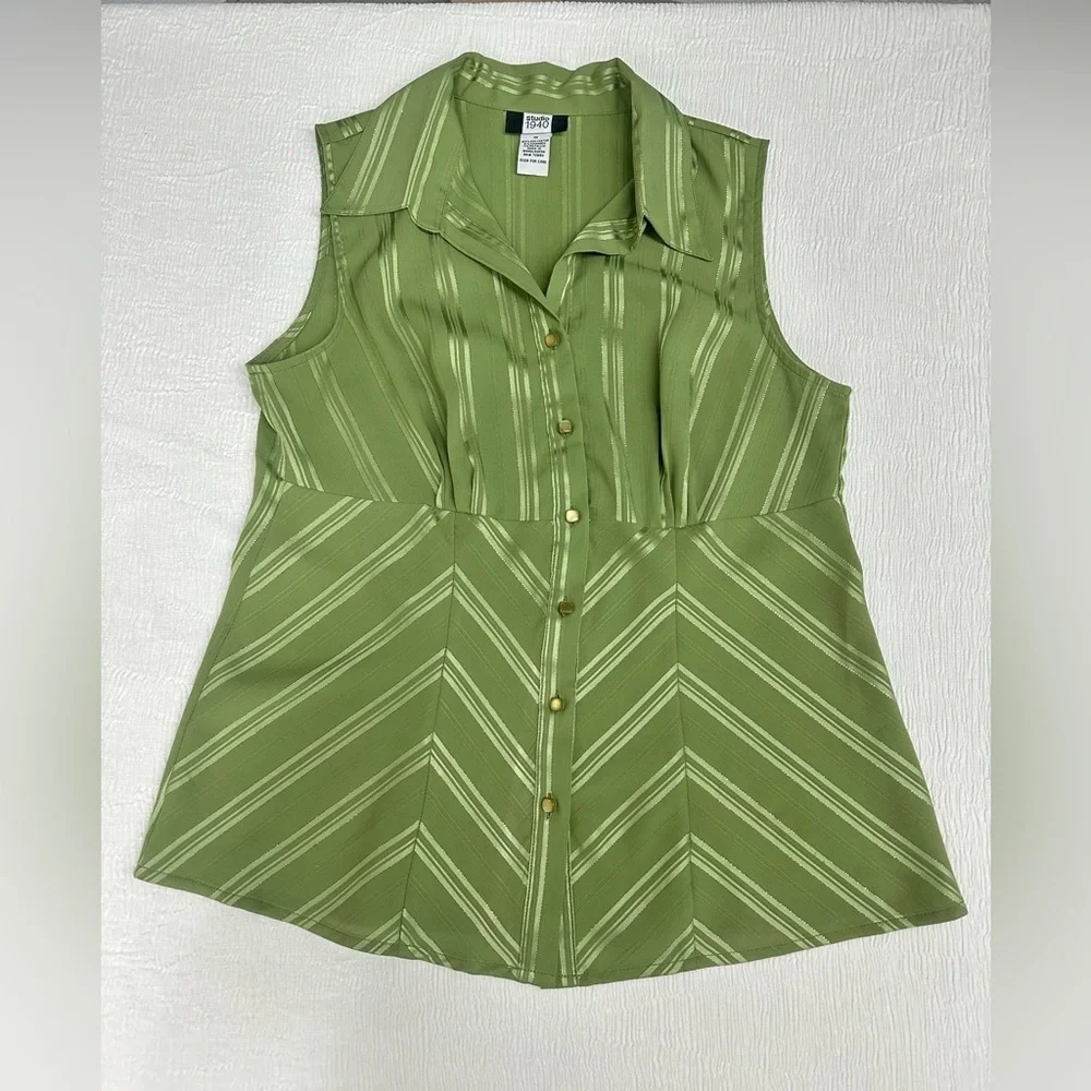 Studio 1940 beautiful green with gold metallic detail fitted sleeveless blouse​